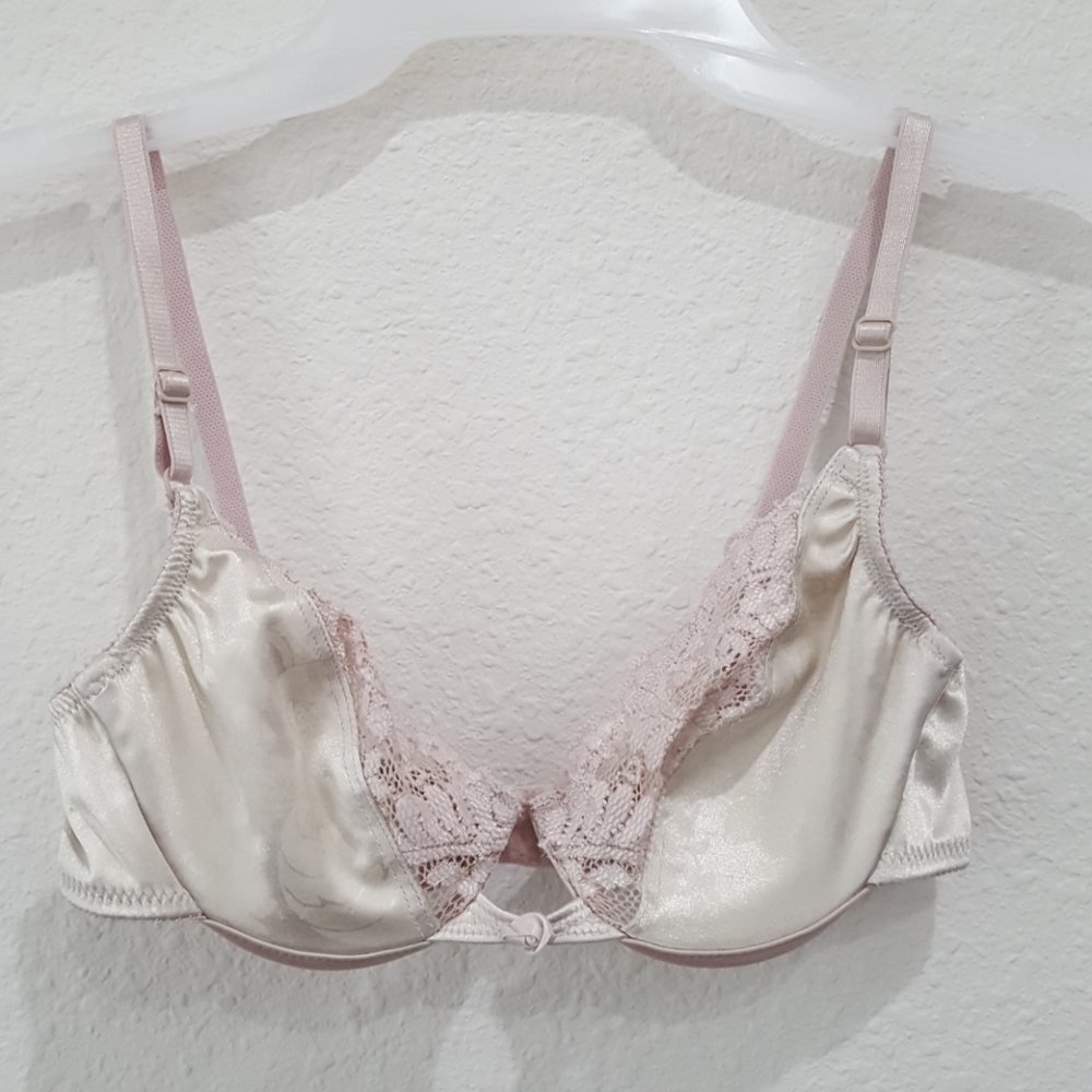 Victoria's Secret and Olga Bra Assortment - Picture 8 of 14